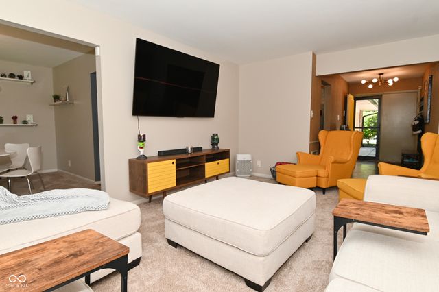 6831 Whisper Oaks Court, Indianapolis, IN 46214