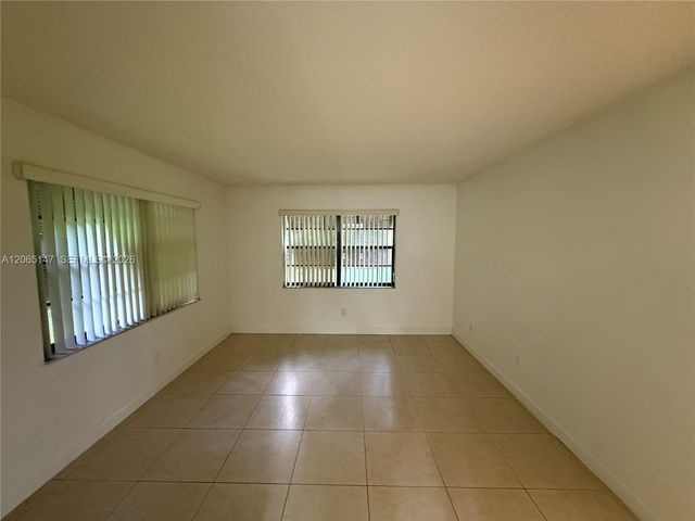 7995 SW 86th Street 305, Miami, FL 33143