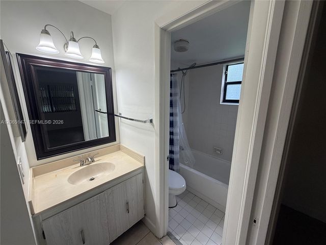 7995 SW 86th Street 305, Miami, FL 33143