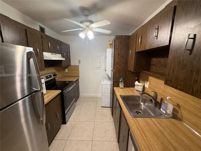 7995 SW 86th Street 305, Miami, FL 33143