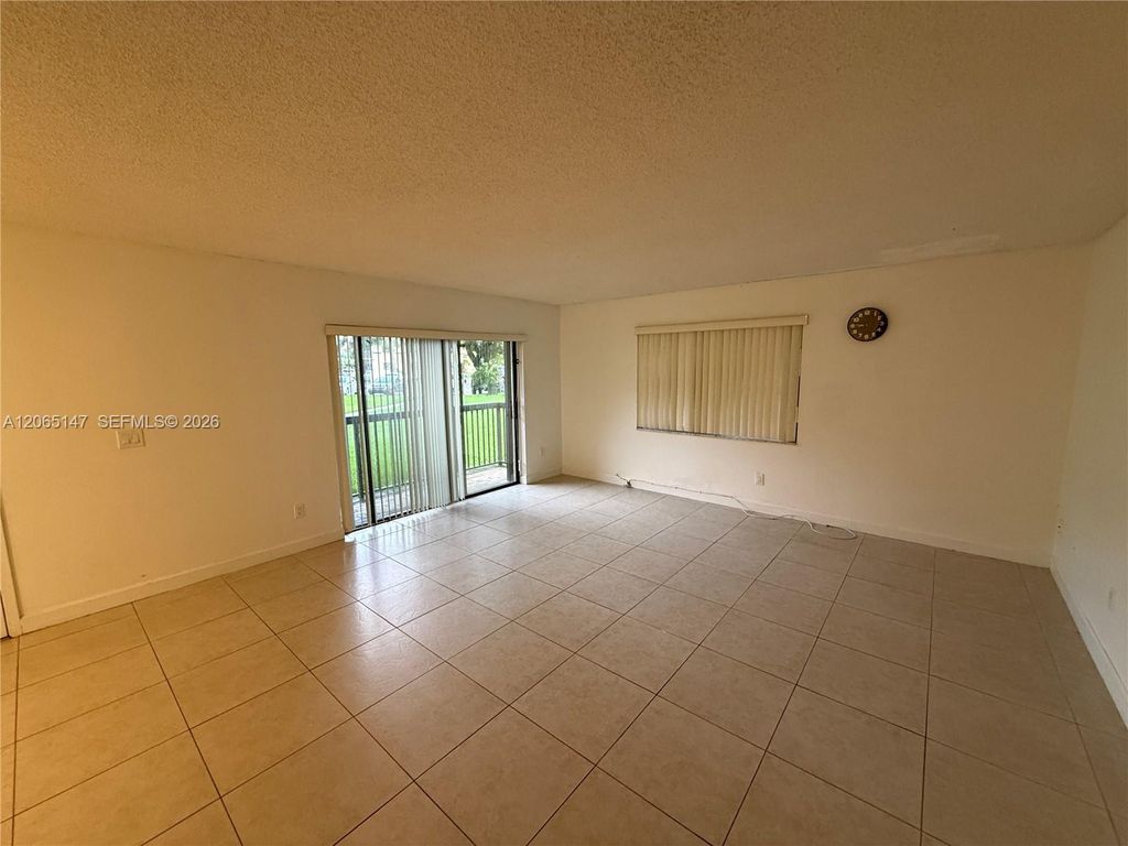 7995 SW 86th Street 305, Miami, FL 33143