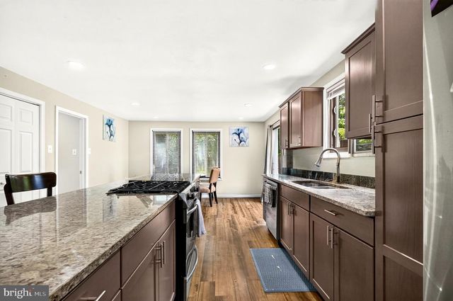 160 MAGNOLIA RD, Sterling, VA 20164