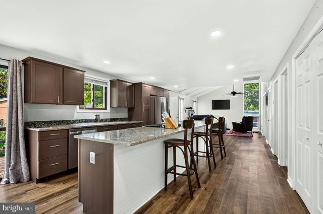 160 MAGNOLIA RD, Sterling, VA 20164