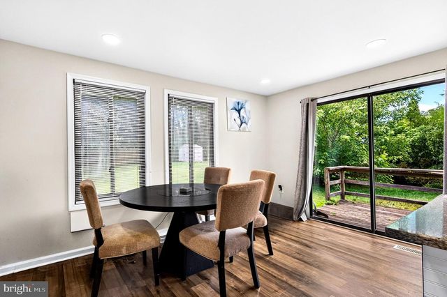 160 MAGNOLIA RD, Sterling, VA 20164