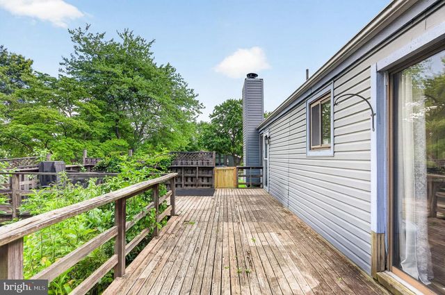 160 MAGNOLIA RD, Sterling, VA 20164