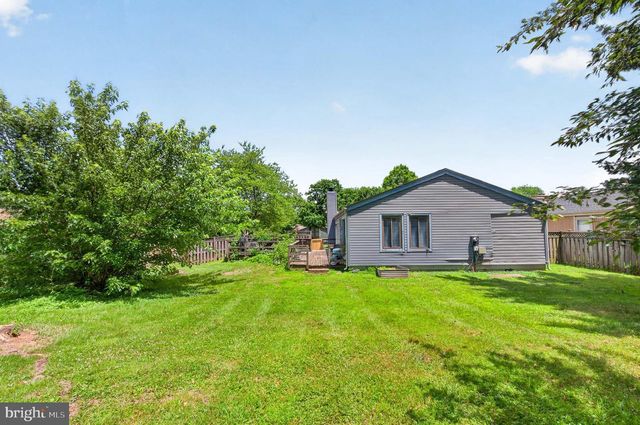 160 MAGNOLIA RD, Sterling, VA 20164