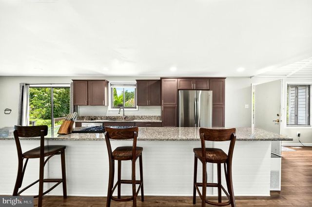 160 MAGNOLIA RD, Sterling, VA 20164
