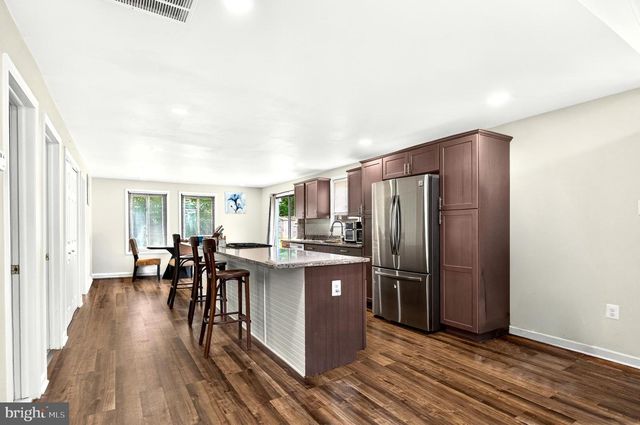 160 MAGNOLIA RD, Sterling, VA 20164