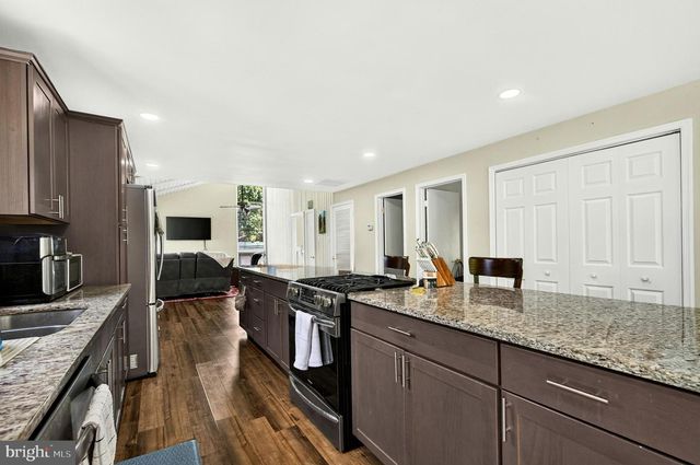 160 MAGNOLIA RD, Sterling, VA 20164
