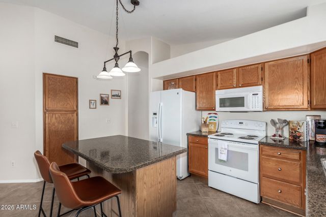 7724 W TOPEKA Drive W, Glendale, AZ 85308