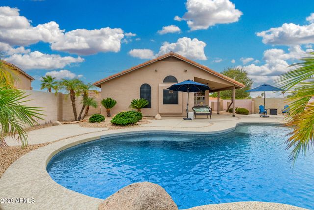 7724 W TOPEKA Drive W, Glendale, AZ 85308