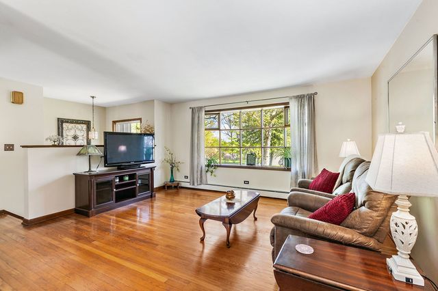 602 Delaware Drive, Lake In The Hills, IL 60156