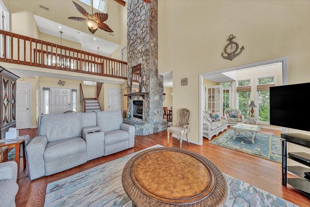 226 Pine Bay DR, Union Hall, VA 24176