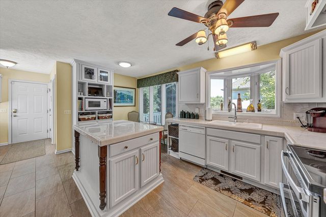 226 Pine Bay DR, Union Hall, VA 24176