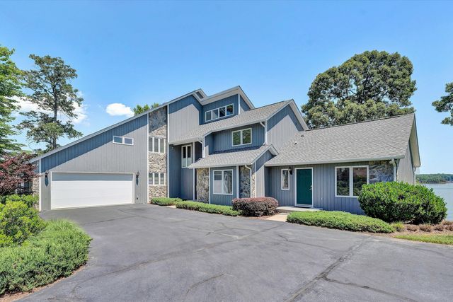 226 Pine Bay DR, Union Hall, VA 24176