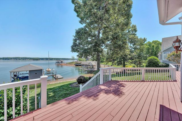 226 Pine Bay DR, Union Hall, VA 24176