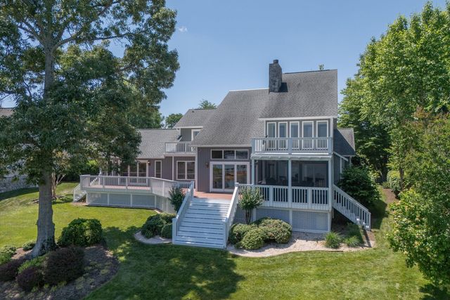 226 Pine Bay DR, Union Hall, VA 24176