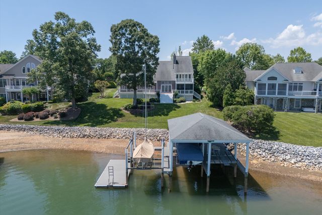 226 Pine Bay DR, Union Hall, VA 24176