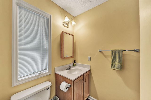 226 Pine Bay DR, Union Hall, VA 24176