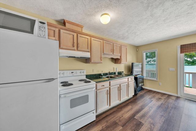 226 Pine Bay DR, Union Hall, VA 24176
