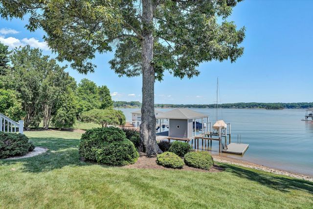 226 Pine Bay DR, Union Hall, VA 24176