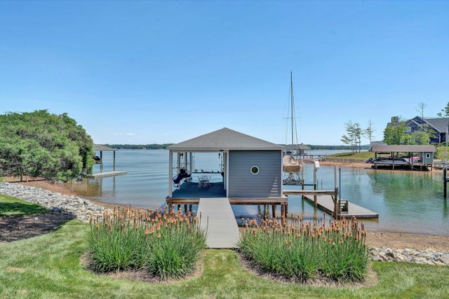 226 Pine Bay DR, Union Hall, VA 24176