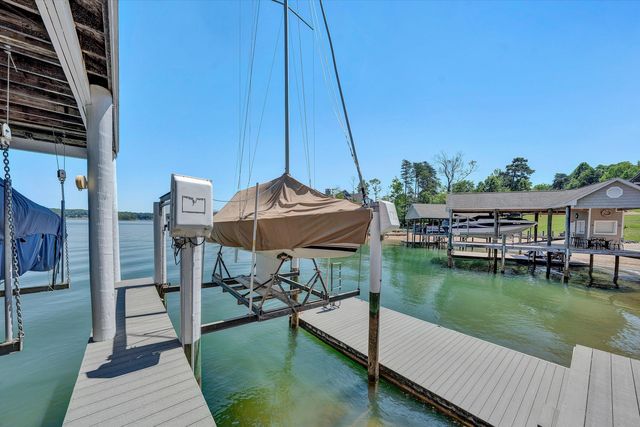 226 Pine Bay DR, Union Hall, VA 24176