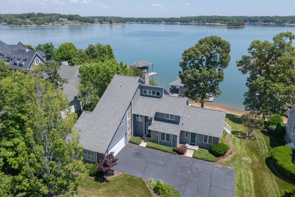 226 Pine Bay DR, Union Hall, VA 24176