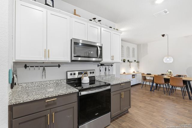 404 Signe, Seguin, TX 78155