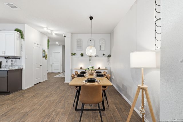 404 Signe, Seguin, TX 78155