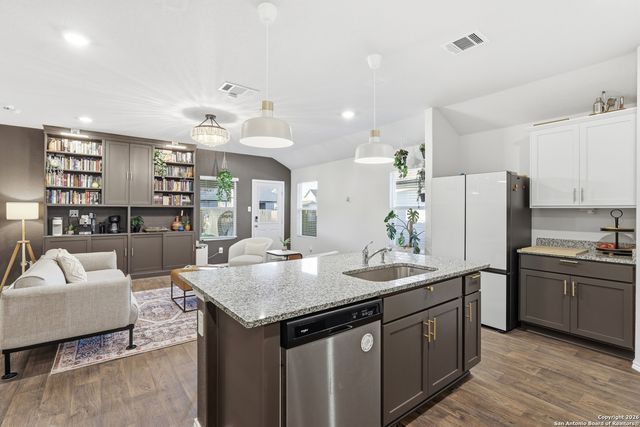 404 Signe, Seguin, TX 78155