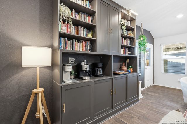 404 Signe, Seguin, TX 78155