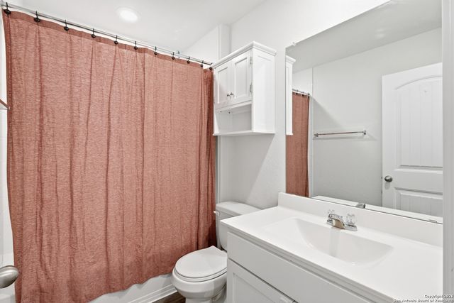 404 Signe, Seguin, TX 78155