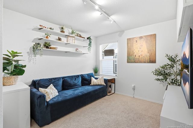 404 Signe, Seguin, TX 78155