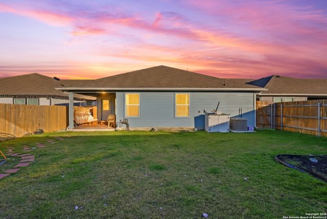 404 Signe, Seguin, TX 78155