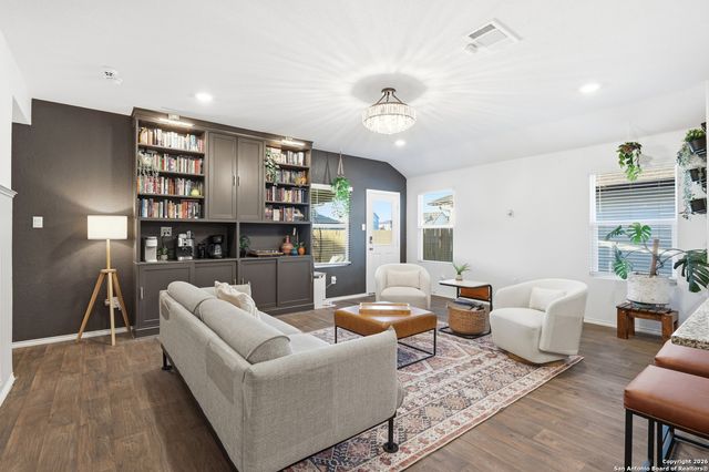 404 Signe, Seguin, TX 78155