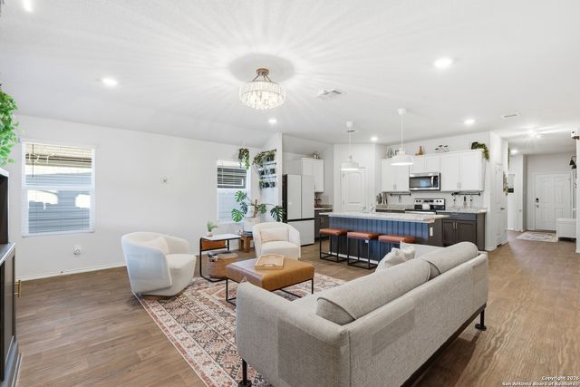 404 Signe, Seguin, TX 78155