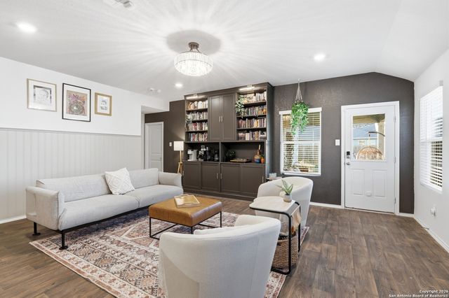 404 Signe, Seguin, TX 78155