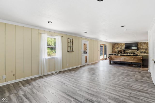 6361 Creekside Lane, Indianapolis, IN 46220