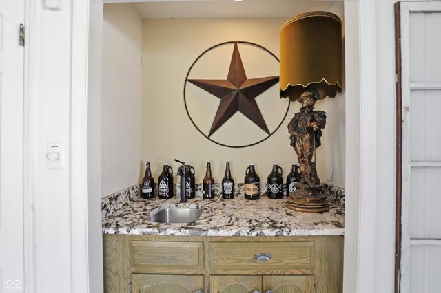 6361 Creekside Lane, Indianapolis, IN 46220