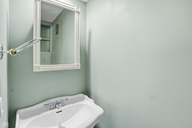 6361 Creekside Lane, Indianapolis, IN 46220