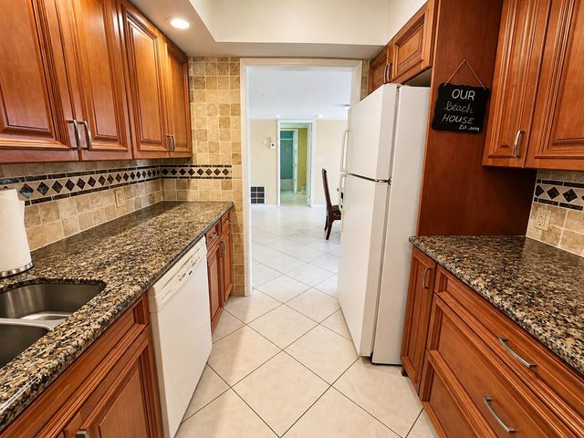 3570 S OCEAN Boulevard 809, South Palm Beach, FL 33480