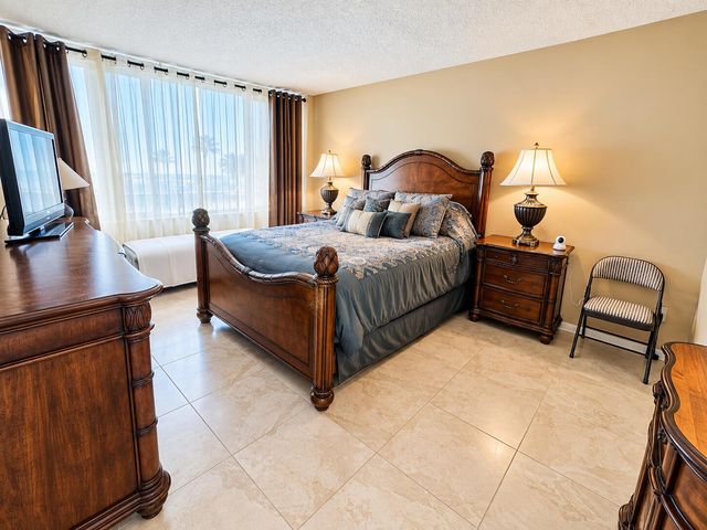 3570 S OCEAN Boulevard 809, South Palm Beach, FL 33480