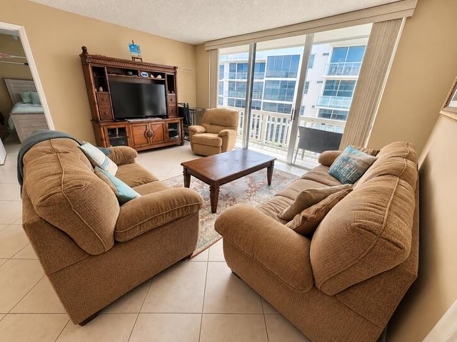 3570 S OCEAN Boulevard 809, South Palm Beach, FL 33480