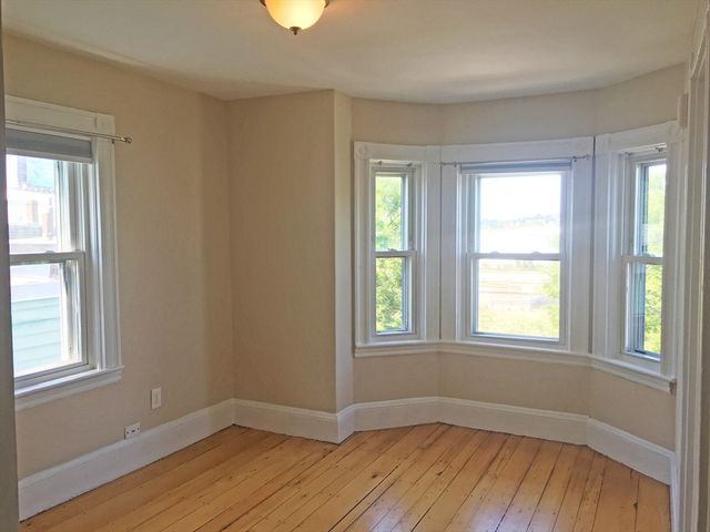 643 Saratoga St 3, Boston, MA 02128