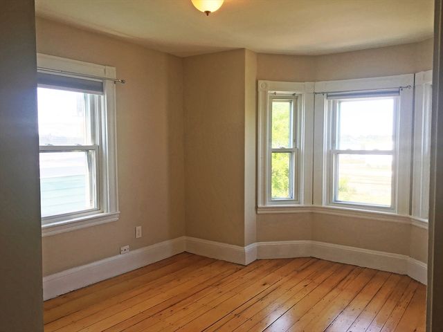643 Saratoga St 3, Boston, MA 02128