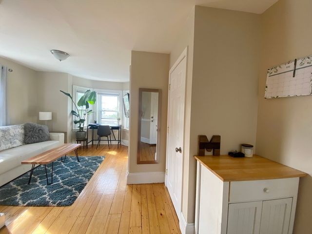 643 Saratoga St 3, Boston, MA 02128