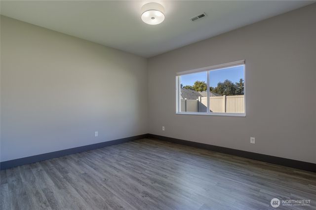 35 NE Alpine Drive, College Place, WA 99324