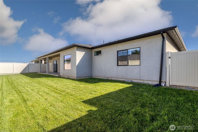 35 NE Alpine Drive, College Place, WA 99324