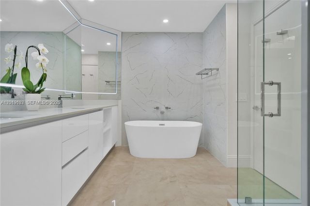 4779 Collins Ave PH 4301, Miami Beach, FL 33140